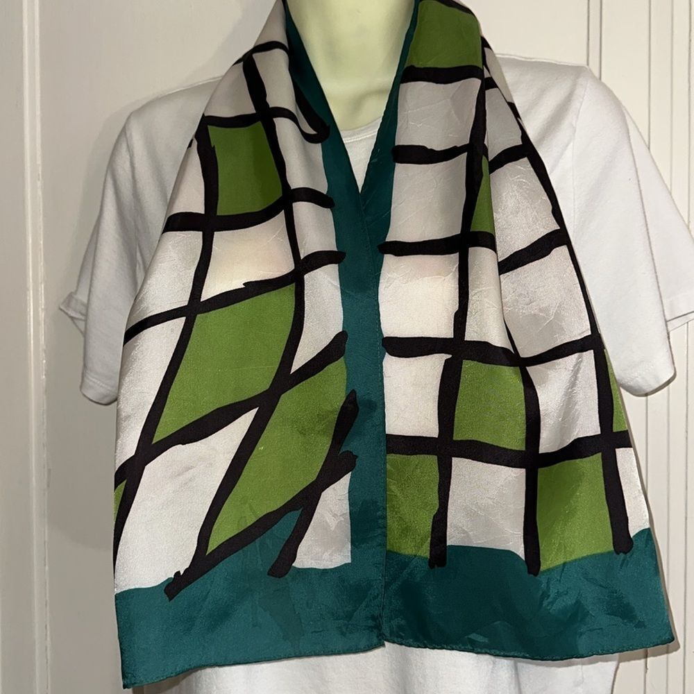 Vtg mid century mod white, black & green print square polyester rectangle‎ scarf